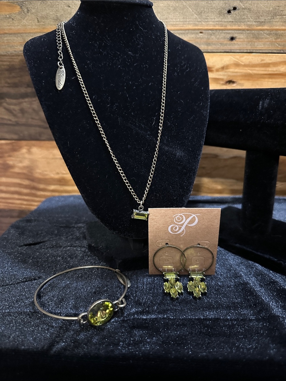 Plunder Olive Green Crystal Necklace, earrings, bracelet Bougie! ⭐️
